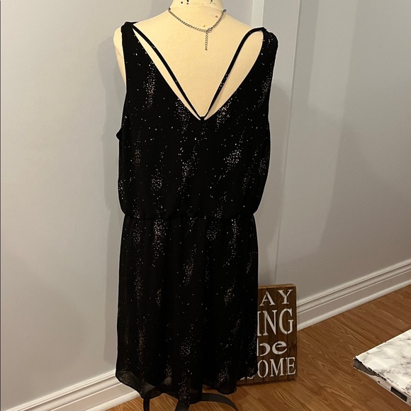 #77 Reitmans Black and Gold Sleeveless Dress - Picture 5 of 9